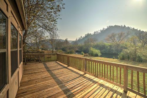 Peaceful Reliance Cabin With Deck On Hiwassee River!