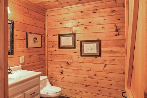 Private Riceville Mtn Cabin With Wraparound Porch!