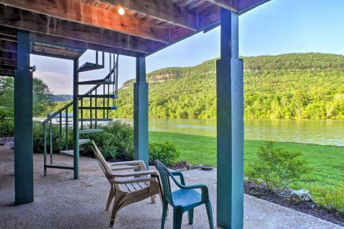 Riverfront Home With Large Yard - 11 Mi To Dtwn!