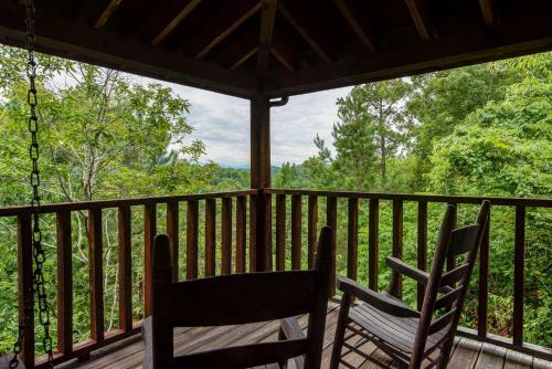 Douglas Lake Hilltop Hideaway