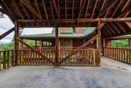 Douglas Lake Hilltop Hideaway