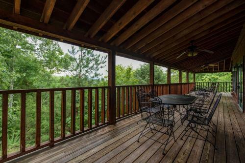 Douglas Lake Hilltop Hideaway