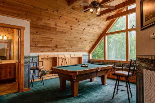 Douglas Lake Hilltop Hideaway