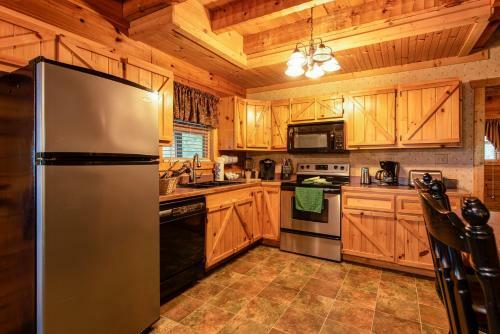 Douglas Lake Hilltop Hideaway