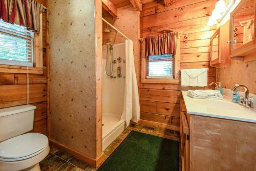 Douglas Lake Hilltop Hideaway