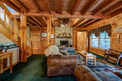 Douglas Lake Hilltop Hideaway