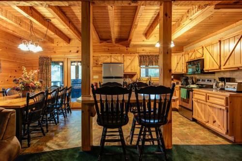 Douglas Lake Hilltop Hideaway