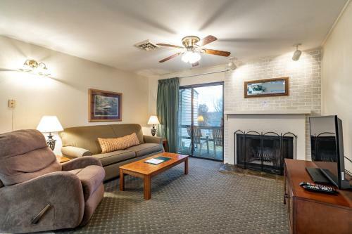 Hotel Crown Resorts At Lake Tansi East
