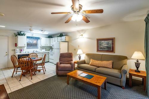 Hotel Crown Resorts At Lake Tansi East