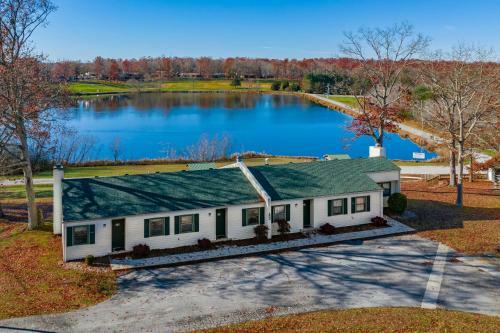 Hotel Crown Resorts At Lake Tansi East