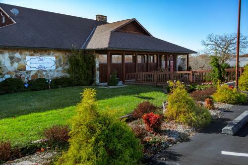 Hotel Crown Resorts At Lake Tansi East