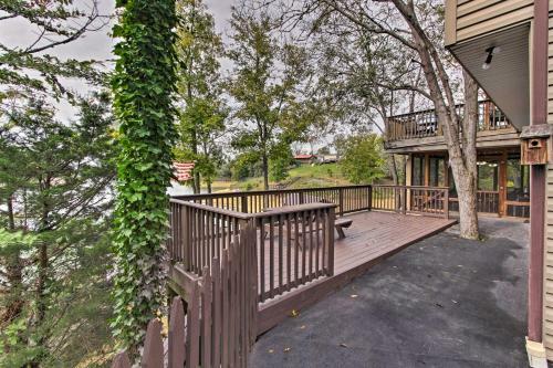 Remodeled Lakefront Dandridge Home With Deck And Dock!