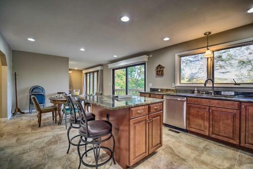 Lakefront Dayton Home With Great Views And Dock!