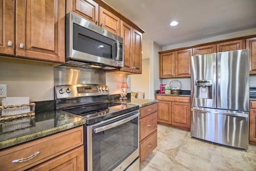 Lakefront Dayton Home With Great Views And Dock!