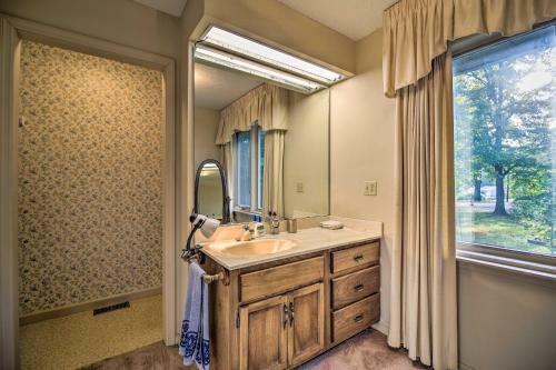 Lakefront Dayton Home With Great Views And Dock!