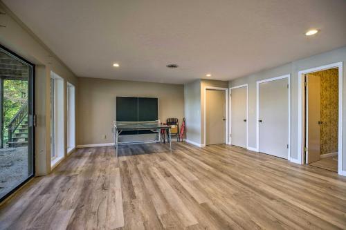 Lakefront Dayton Home With Great Views And Dock!