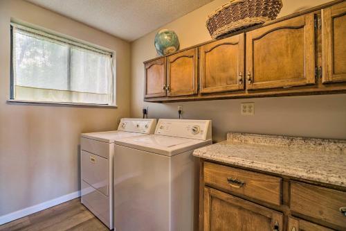 Lakefront Dayton Home With Great Views And Dock!