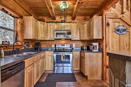 Secluded Smoky Mountain Retreat With Wraparound Deck!