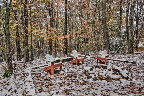 Secluded Smoky Mountain Retreat With Wraparound Deck!