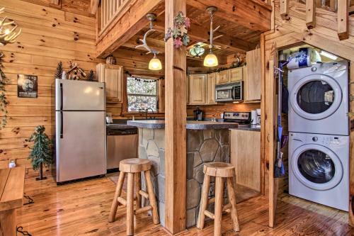 Secluded Smoky Mountain Retreat With Wraparound Deck!