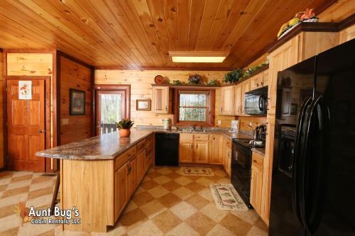Splash N' Play #524 By Aunt Bug's Cabin Rentals