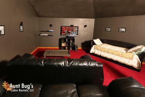 Swimmin With Bears #375 By Aunt Bug's Cabin Rentals