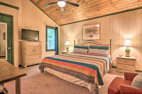 Quaint Home With Pool Access - 3 Miles To Downtown!