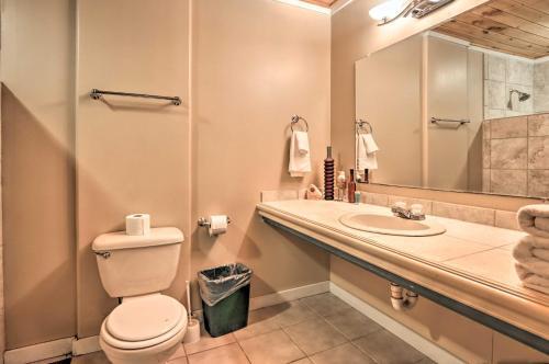 Quaint Home With Pool Access - 3 Miles To Downtown!