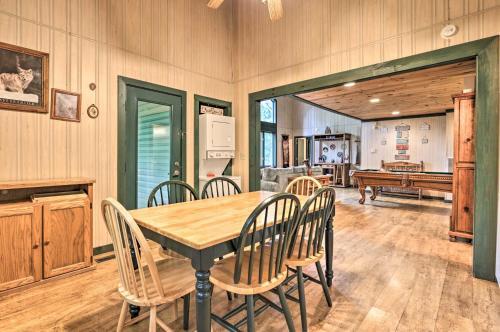 Quaint Home With Pool Access - 3 Miles To Downtown!