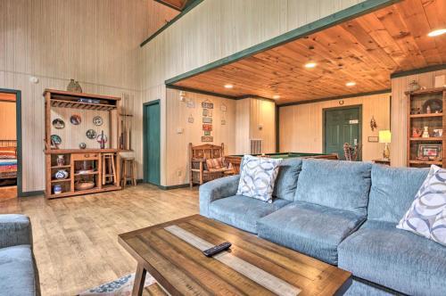 Quaint Home With Pool Access - 3 Miles To Downtown!