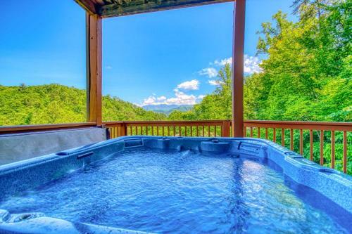 Redneck Ritz #724 By Aunt Bug's Cabin Rentals