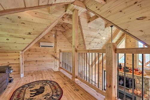 Spacious Mountain Retreat With Hot Tub And Views!