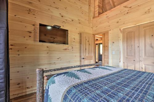 Spacious Mountain Retreat With Hot Tub And Views!