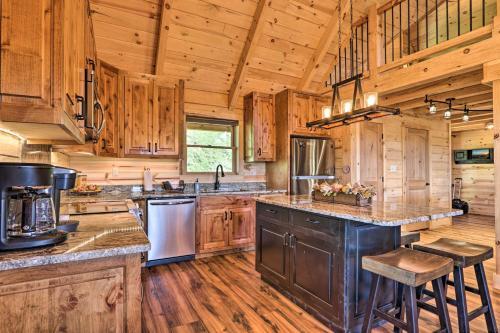 Spacious Mountain Retreat With Hot Tub And Views!