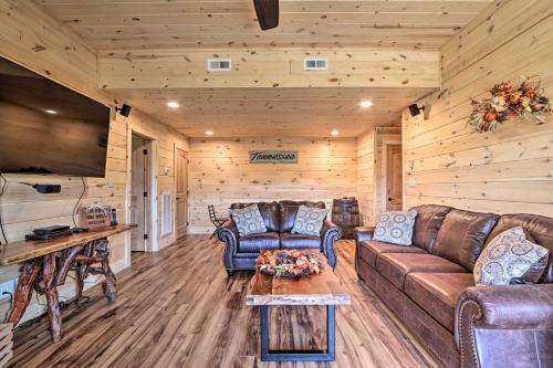 Spacious Mountain Retreat With Hot Tub And Views!