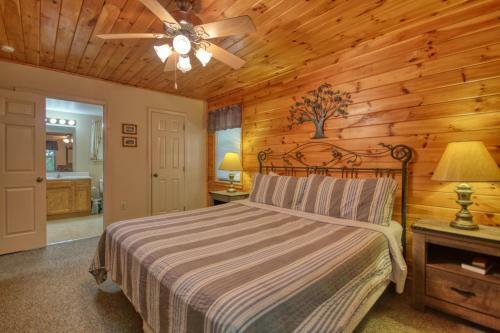 Mountain Hideaway #338 By Aunt Bug's Cabin Rentals