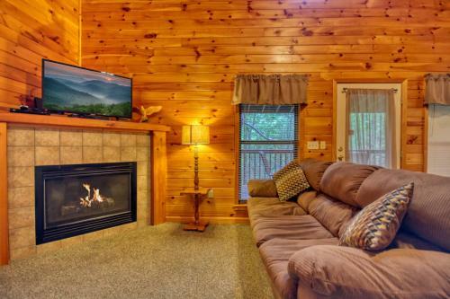 Mountain Hideaway #338 By Aunt Bug's Cabin Rentals