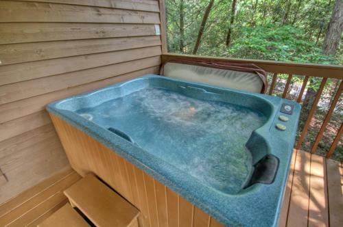Mountain Hideaway #338 By Aunt Bug's Cabin Rentals