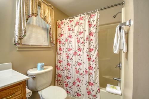 Mountain Hideaway #338 By Aunt Bug's Cabin Rentals