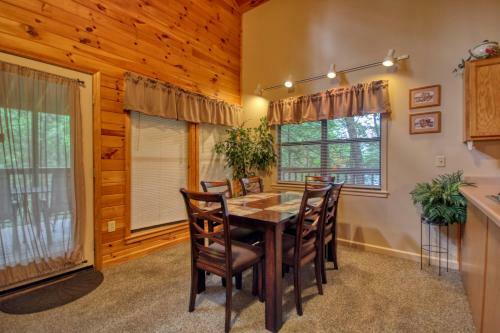 Mountain Hideaway #338 By Aunt Bug's Cabin Rentals