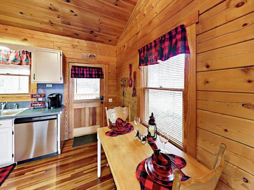 Dove?s Nest - Charming Cabin Cabin