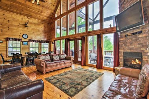 Expansive Cabin In Gatlinburg With Luxury Amenities!