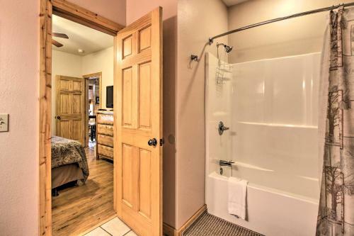 Gatlinburg High End Cabin: Hot Tub, Pool Table, And More!