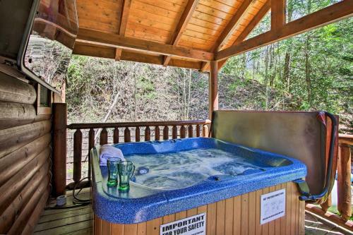 Gatlinburg High End Cabin: Hot Tub, Pool Table, And More!
