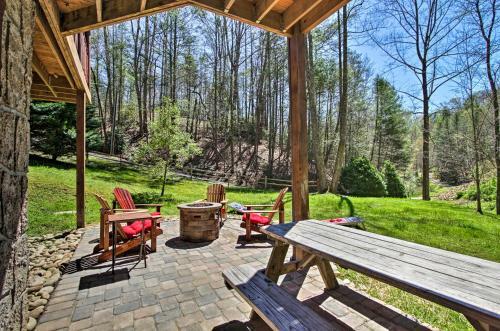 Gatlinburg High End Cabin: Hot Tub, Pool Table, And More!