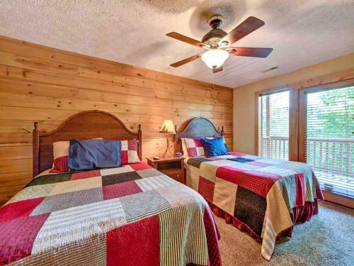 Eagles Point Lodge, 4 Bedrooms, Sleeps 16, View, Pool Access, Game Room
