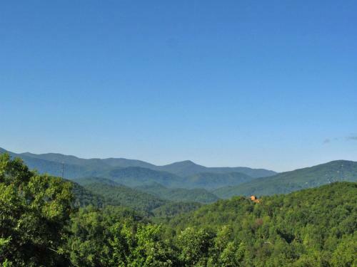 Eagles Point Lodge, 4 Bedrooms, Sleeps 16, View, Pool Access, Game Room