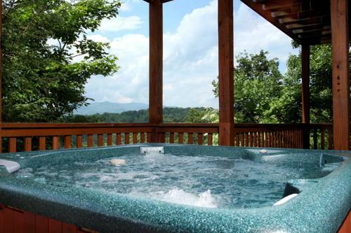 Eagles Point Lodge, 4 Bedrooms, Sleeps 16, View, Pool Access, Game Room