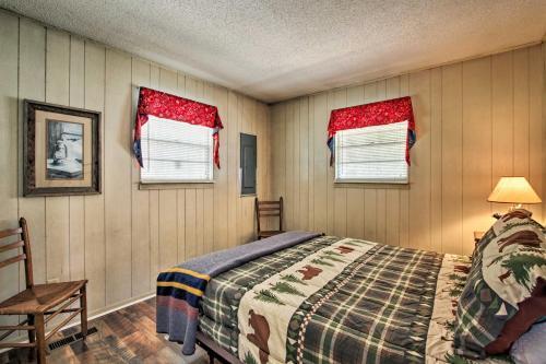 Secluded Mtn-view Cabin With Deck, 2mi To Gatlinburg