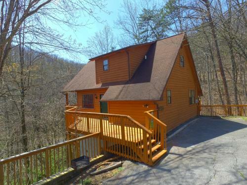 Bear Run Getaway #1136 By Aunt Bug's Cabin Rentals